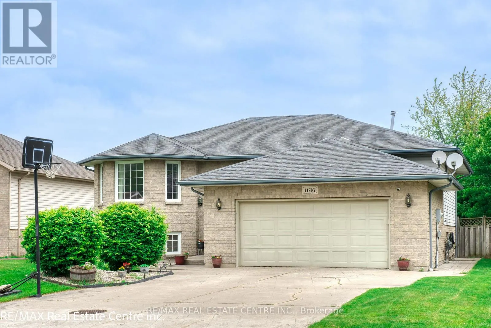 1616 BIRCHWOOD CRESCENT