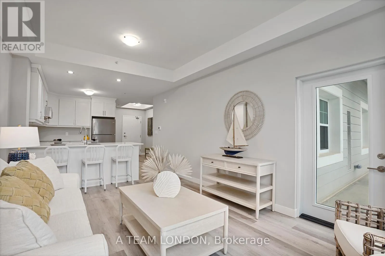 212 - 100 THE PROMENADE, #212