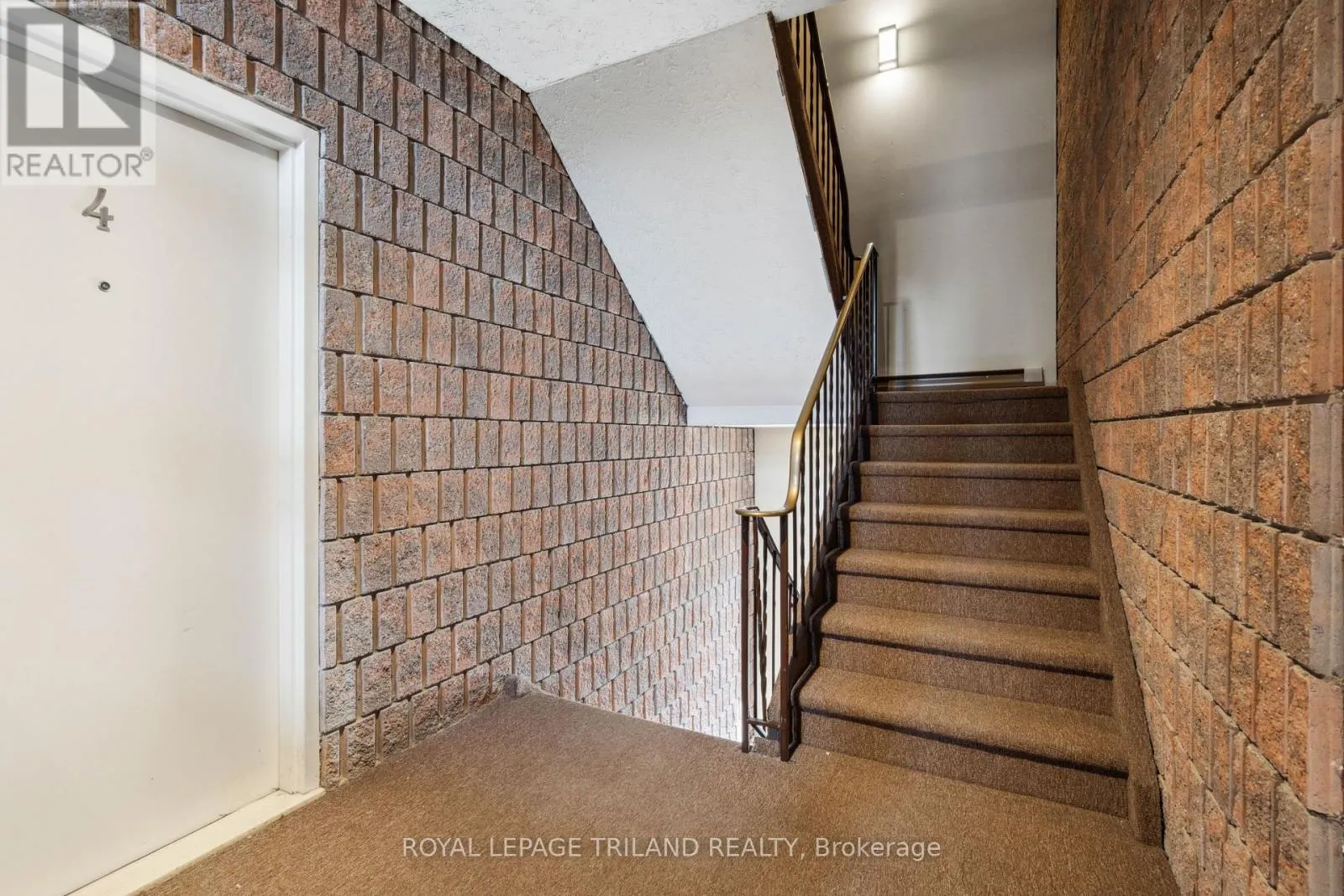 221 HIGHVIEW DRIVE