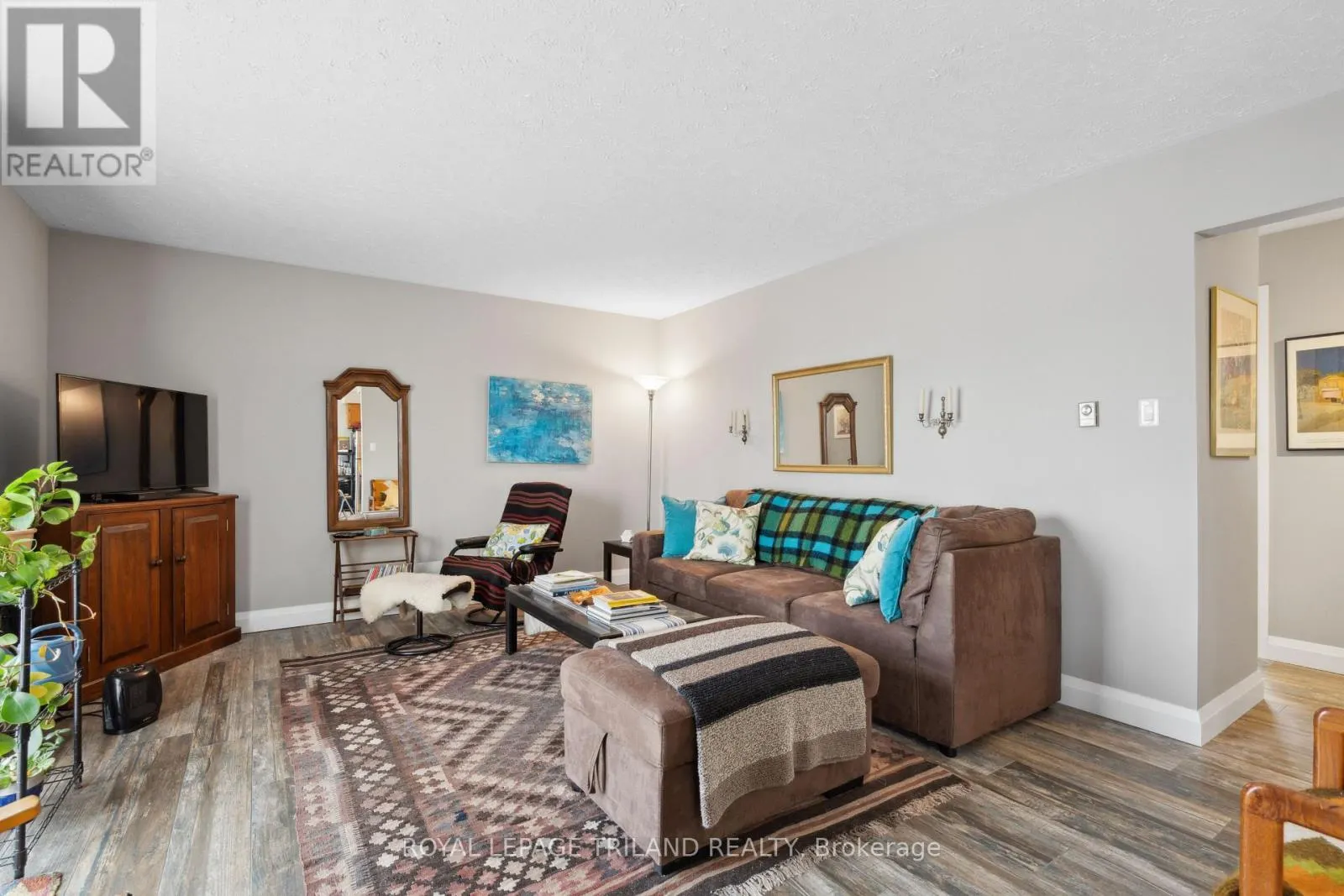 221 HIGHVIEW DRIVE