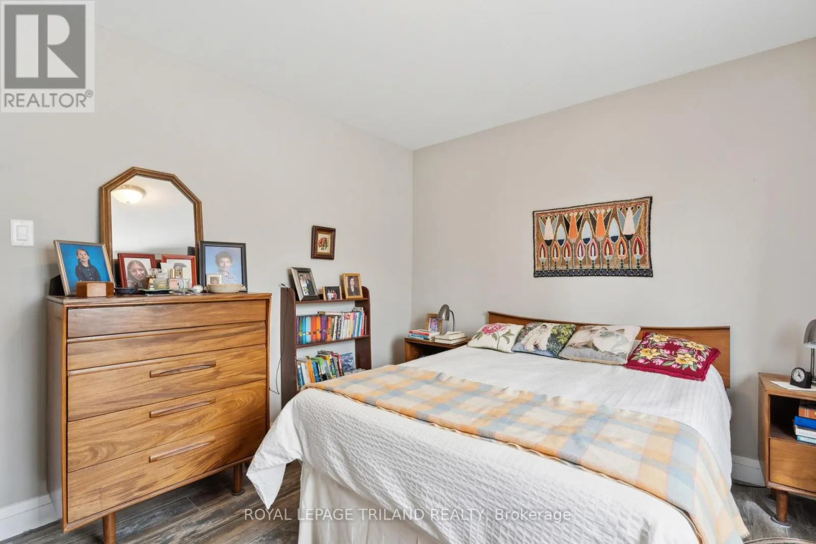 221 HIGHVIEW DRIVE