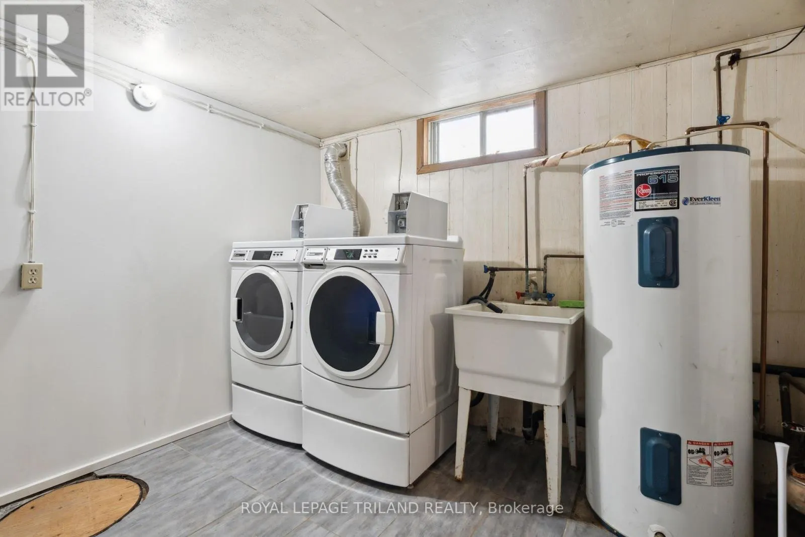 221 HIGHVIEW DRIVE