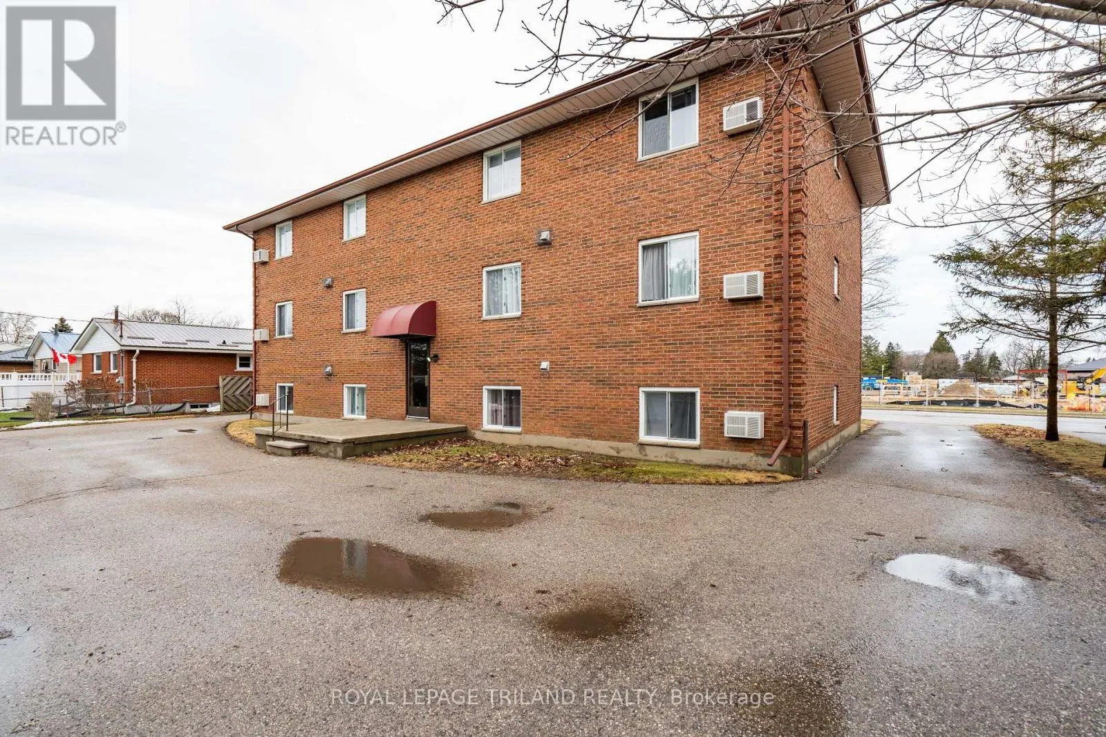 221 HIGHVIEW DRIVE
