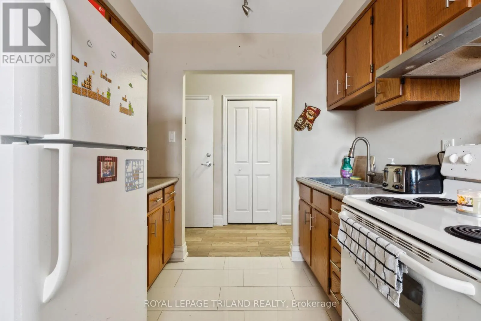 221 HIGHVIEW DRIVE