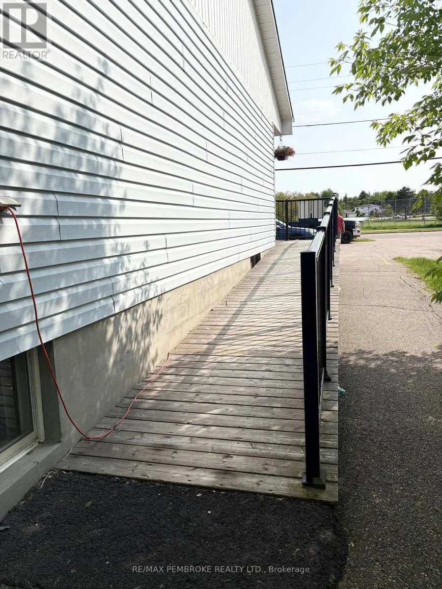 3261 PETAWAWA BLVD BOULEVARD