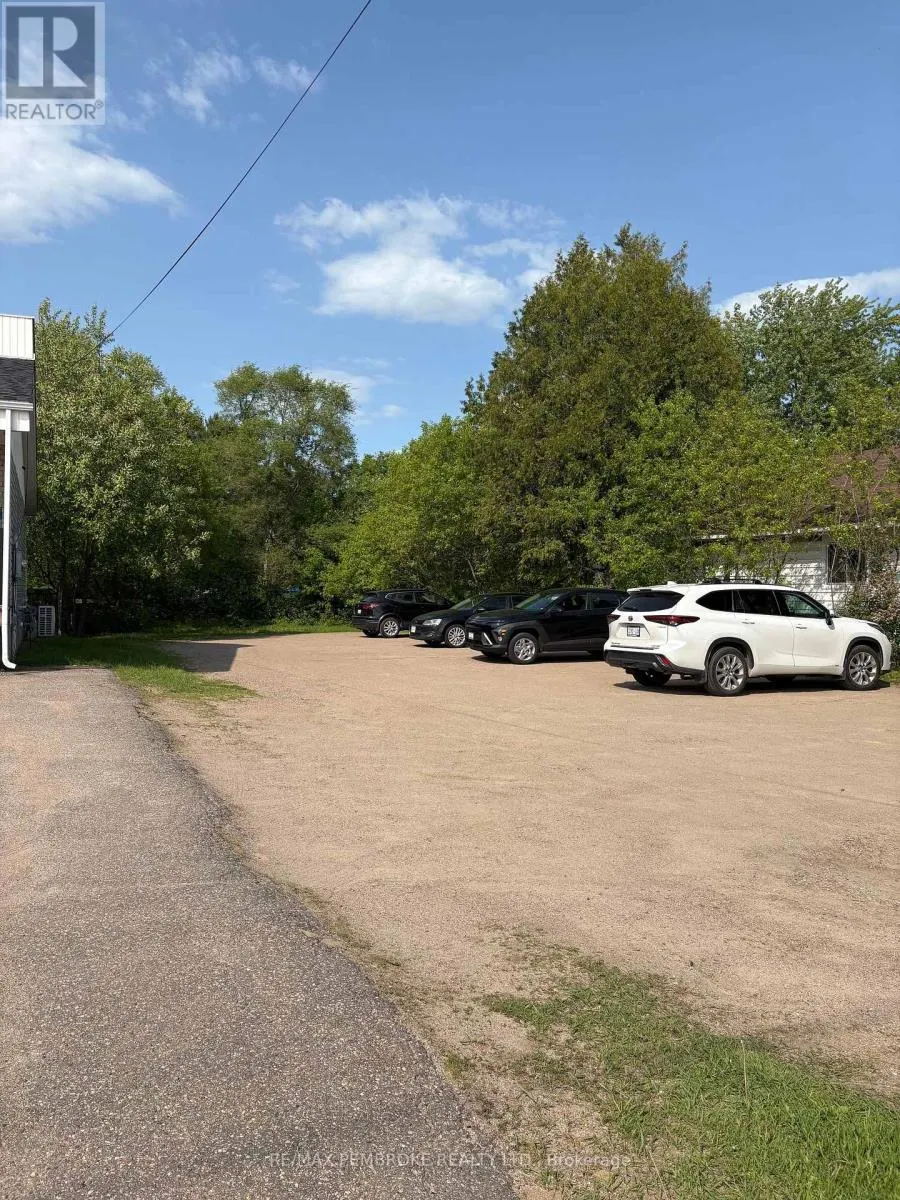 3261 PETAWAWA BLVD BOULEVARD