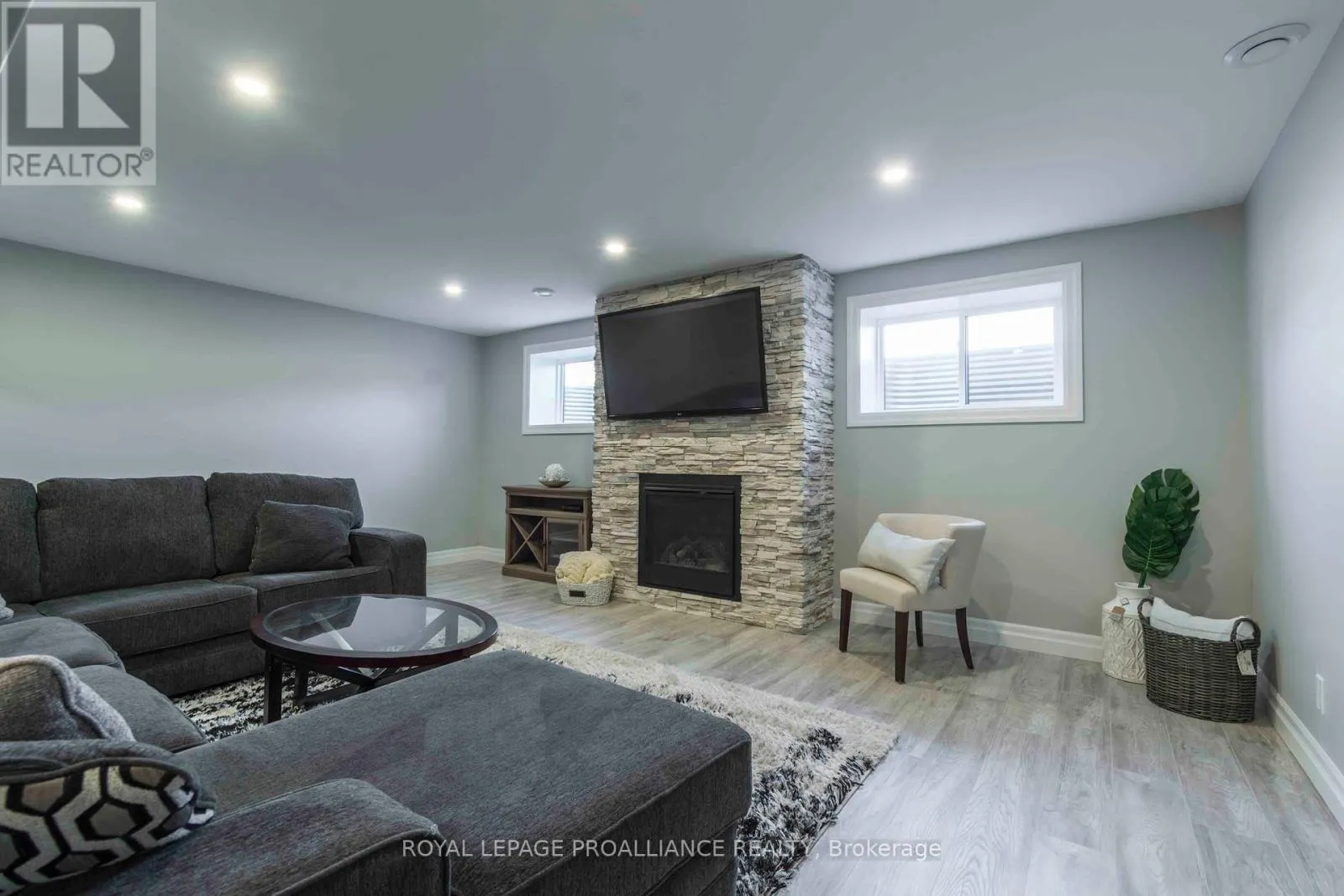 38 MACKENZIE JOHN CRESCENT