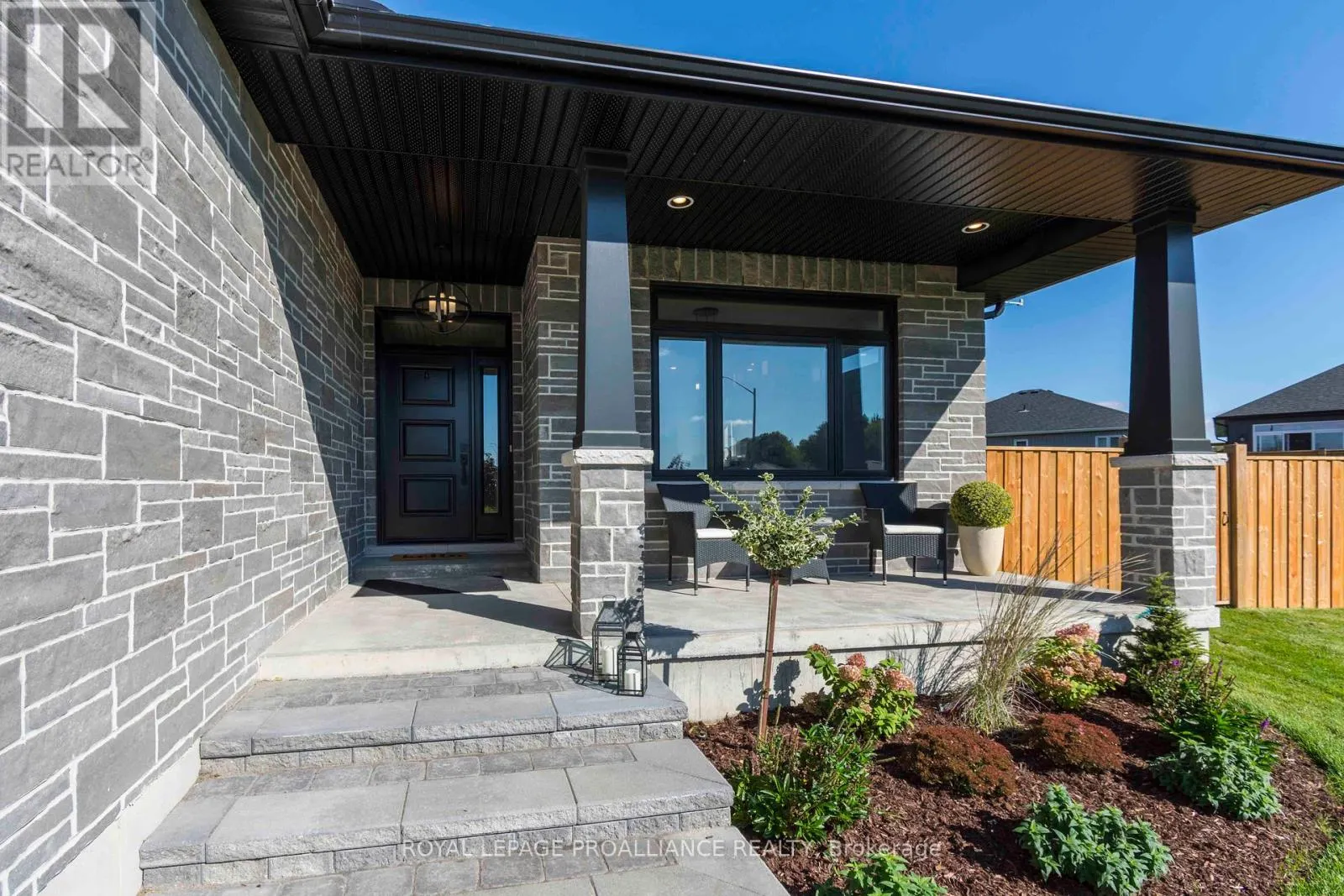 38 MACKENZIE JOHN CRESCENT