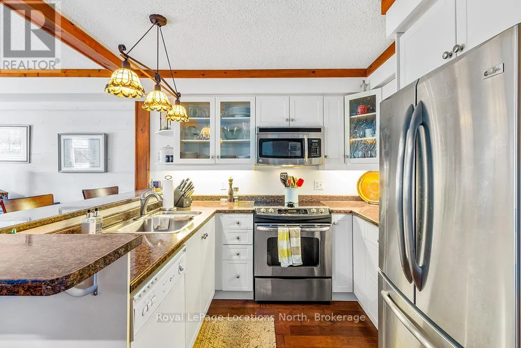 7 - 139 LAKESHORE ROAD E, #7
