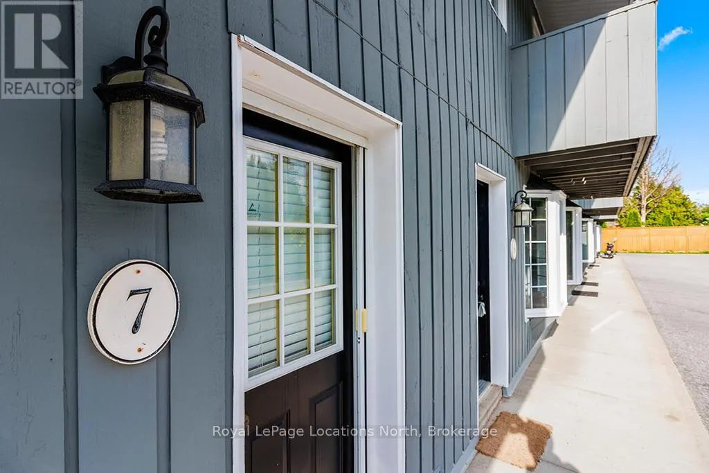 7 - 139 LAKESHORE ROAD E, #7