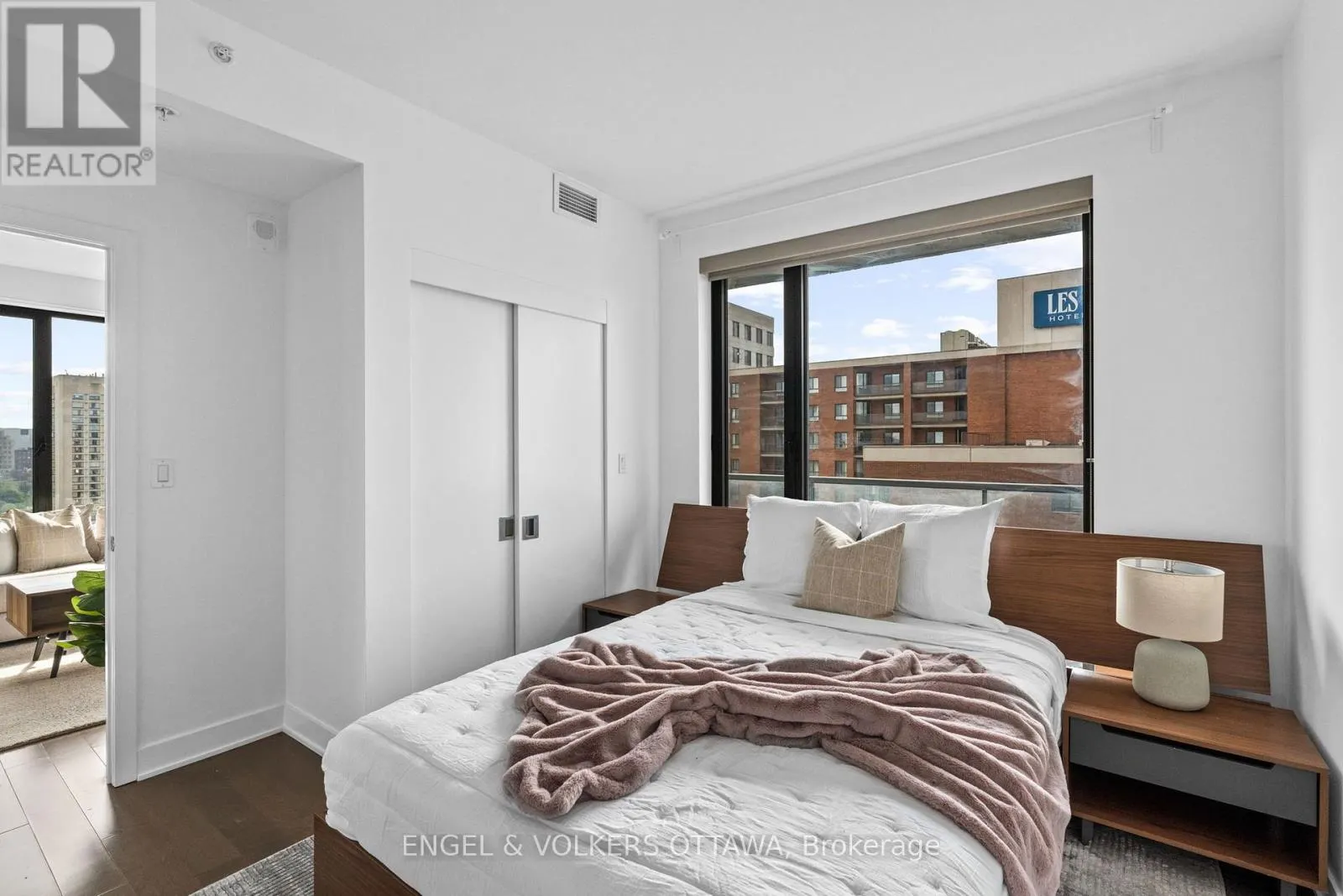 1606 - 20 DALY AVENUE