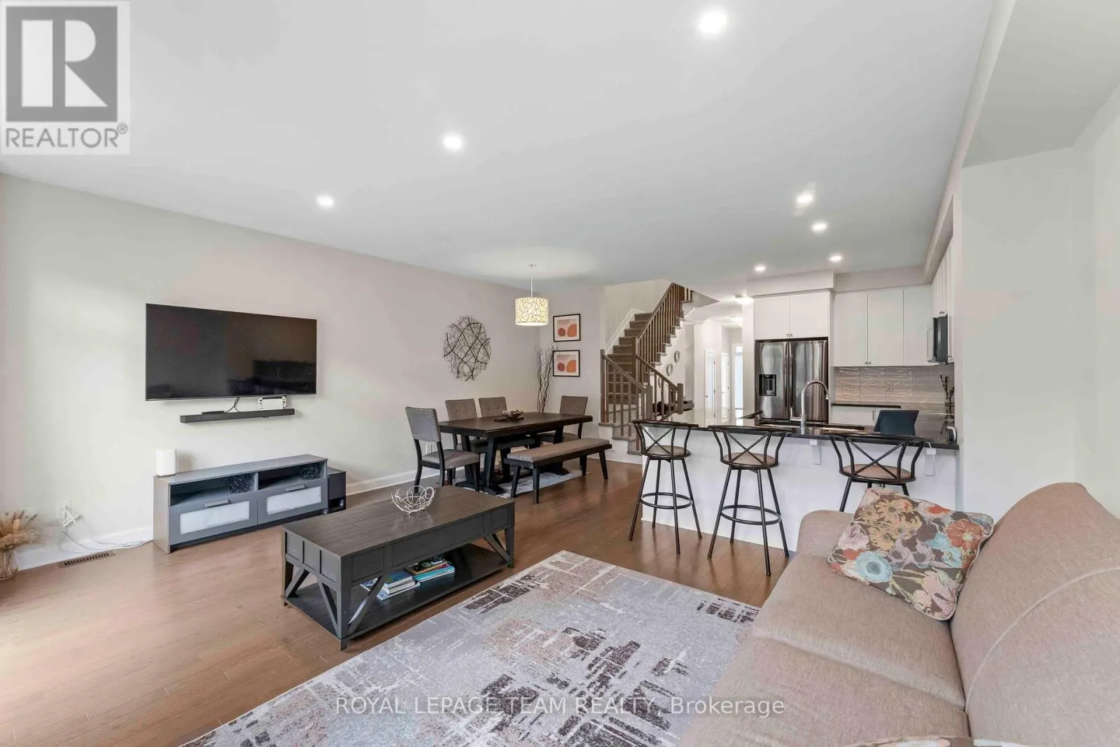 325 COSANTI DRIVE