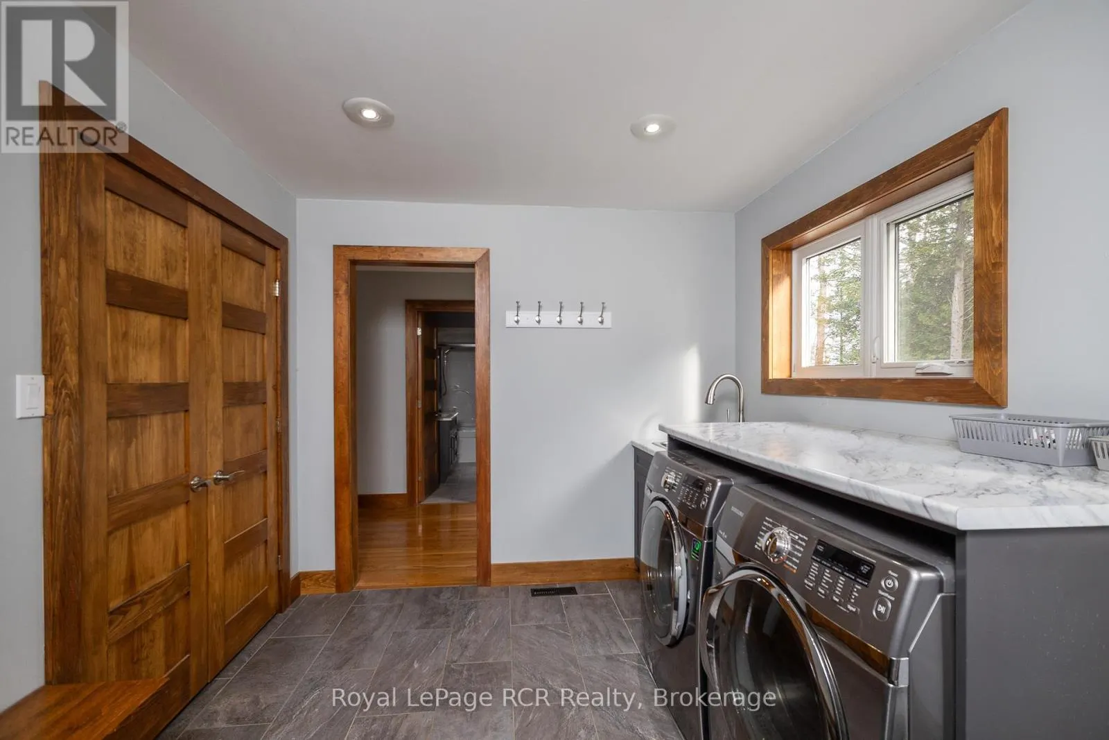 123 LAKEVIEW ROAD