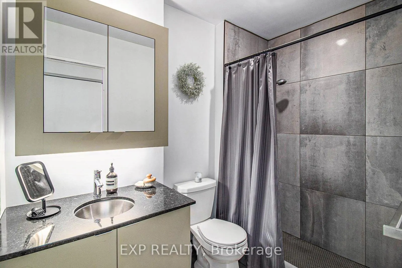 709 - 324 LAURIER AVENUE W
