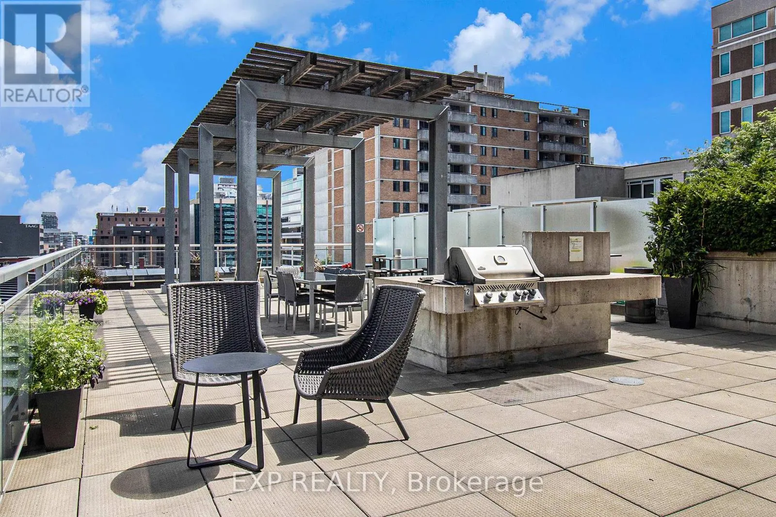 709 - 324 LAURIER AVENUE W