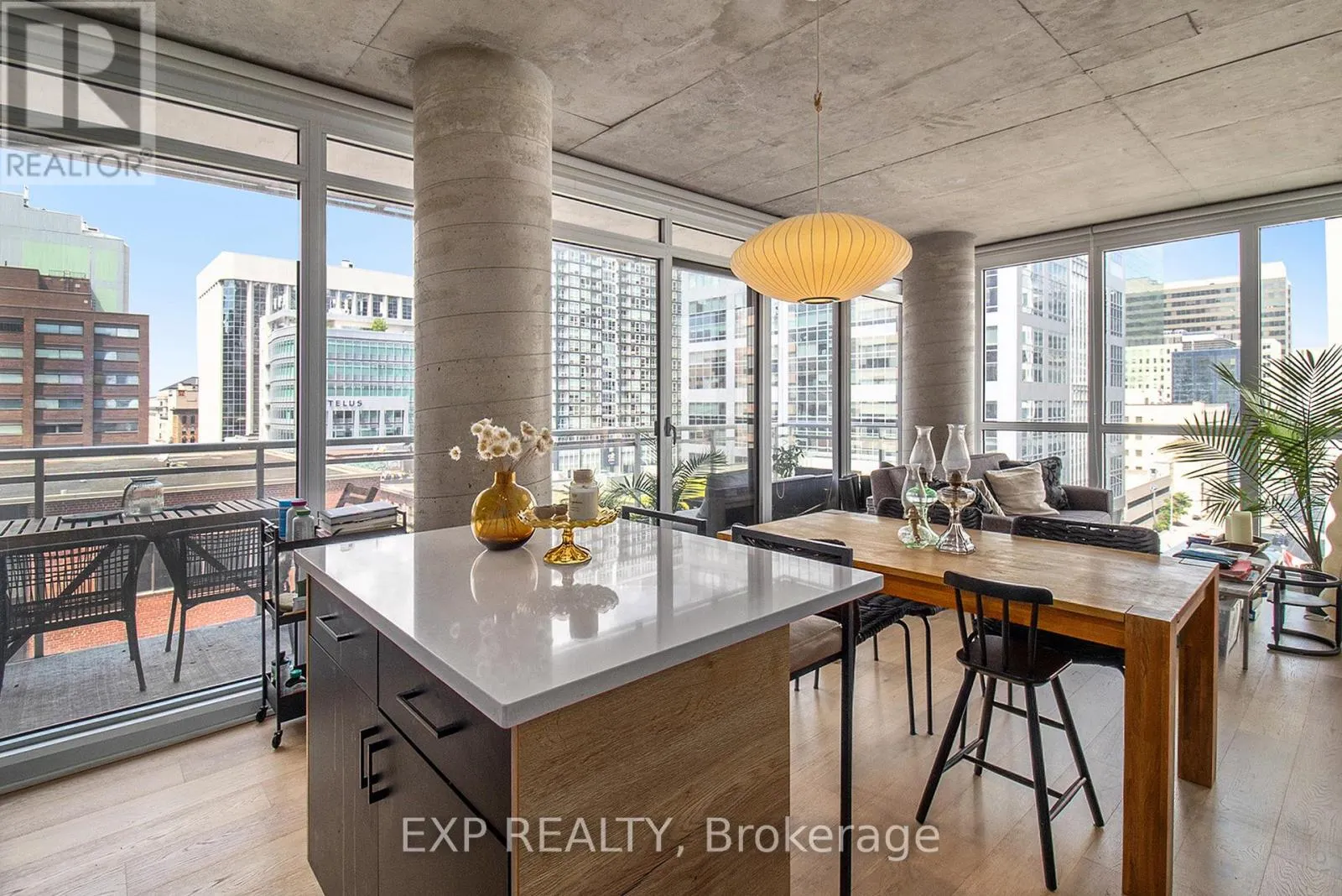 709 - 324 LAURIER AVENUE W