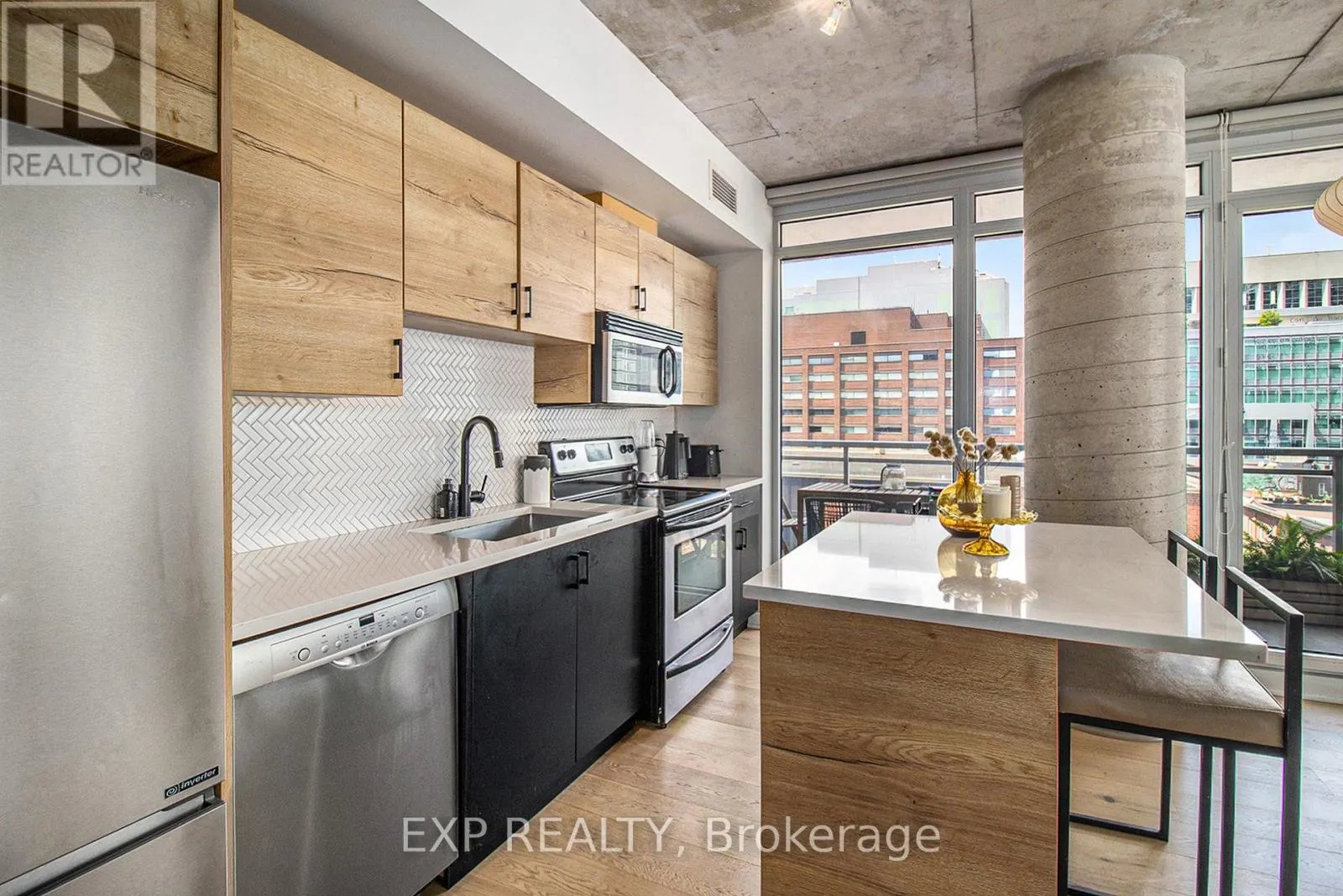 709 - 324 LAURIER AVENUE W