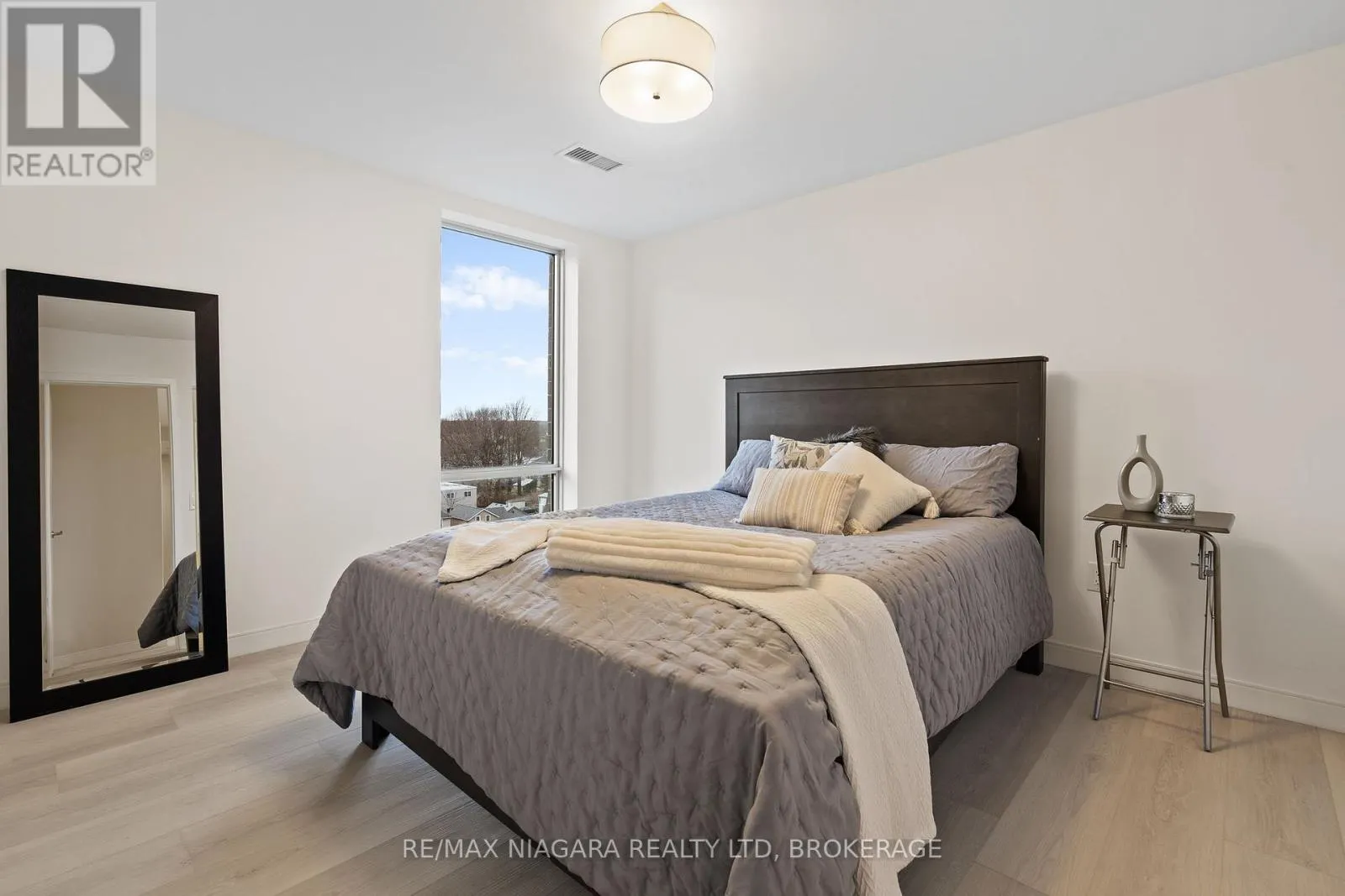 605 - 118 WEST STREET, #605