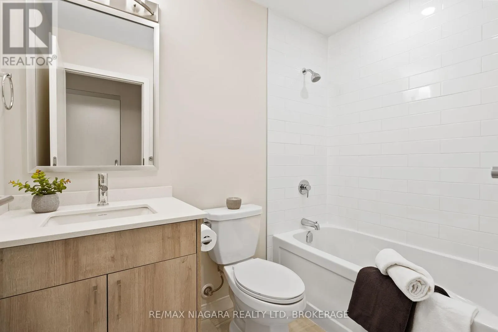 605 - 118 WEST STREET, #605