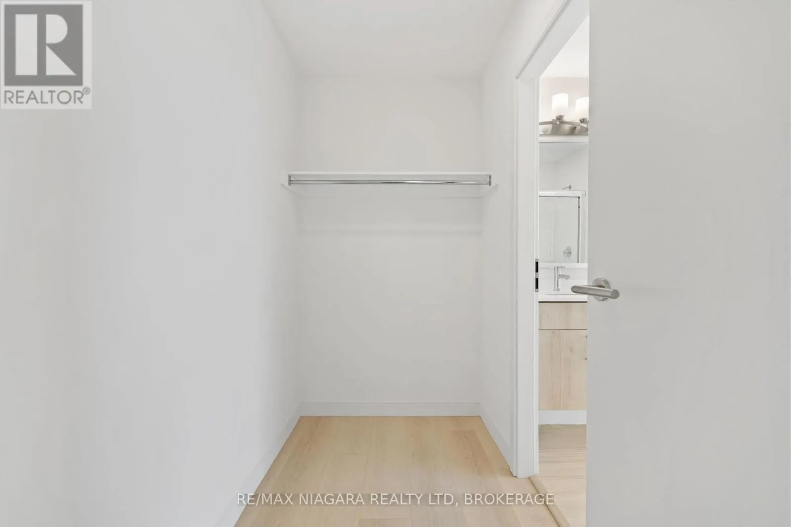 605 - 118 WEST STREET, #605