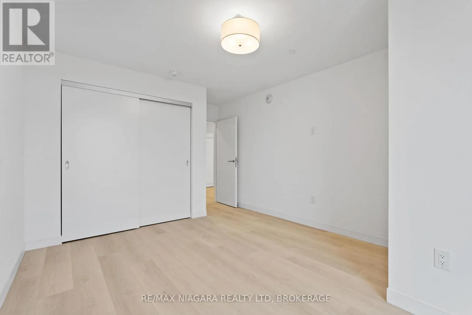 605 - 118 WEST STREET, #605