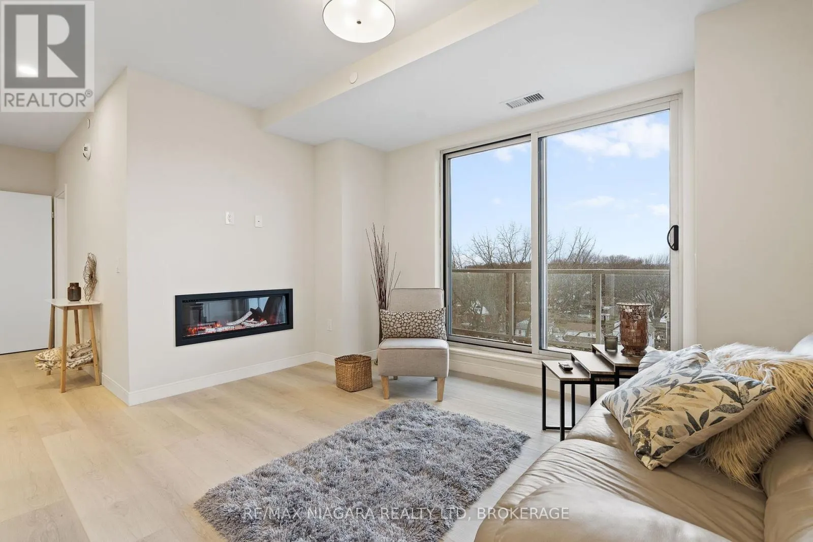 605 - 118 WEST STREET, #605