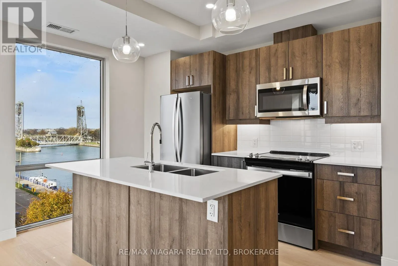 605 - 118 WEST STREET, #605