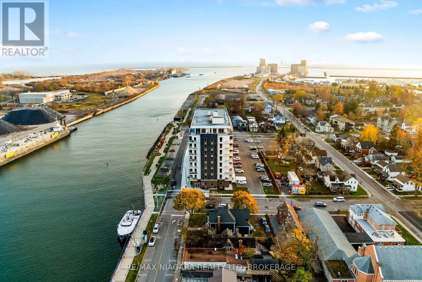 605 - 118 WEST STREET, #605