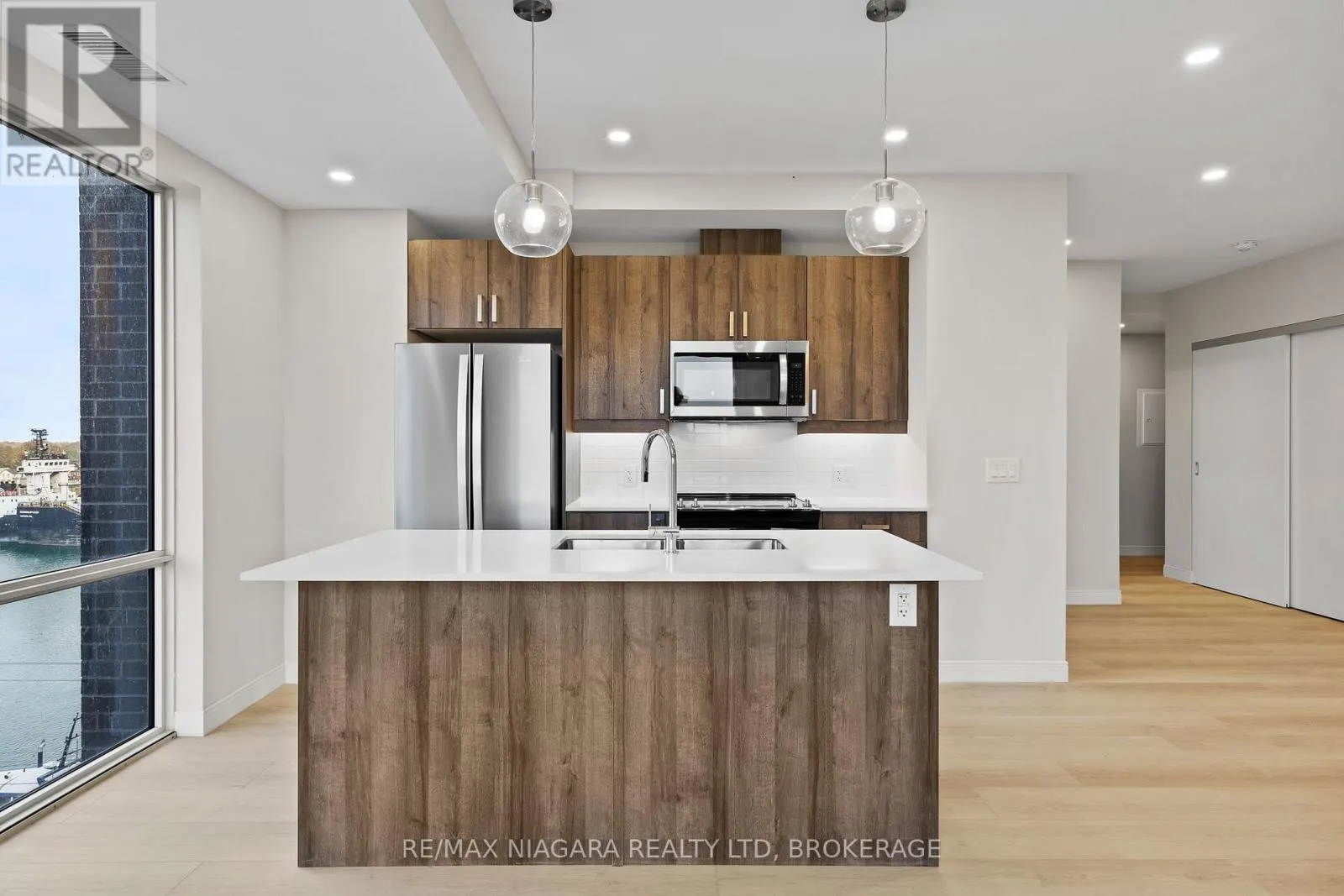 605 - 118 WEST STREET, #605