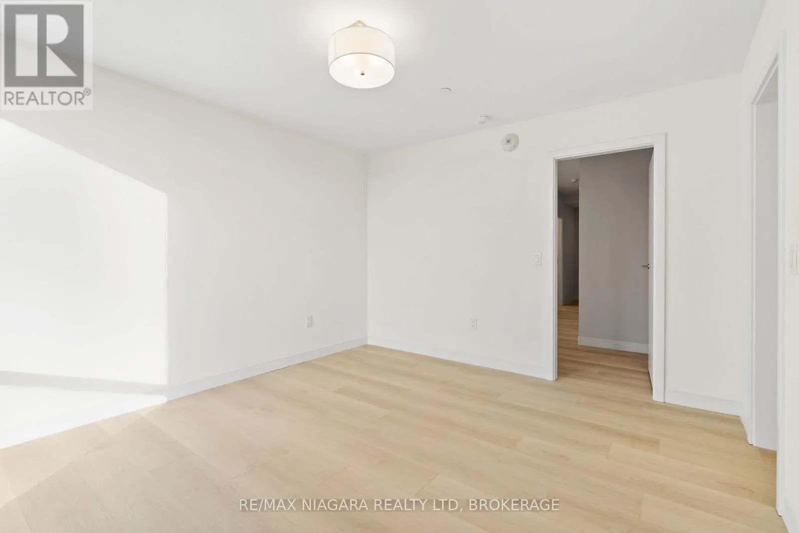 605 - 118 WEST STREET, #605