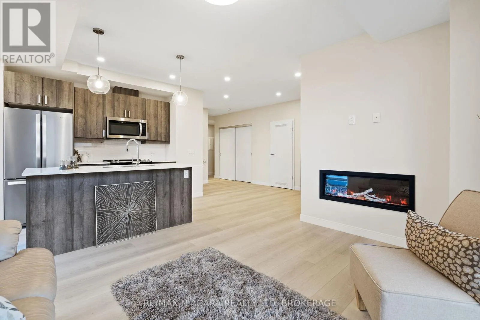 605 - 118 WEST STREET, #605
