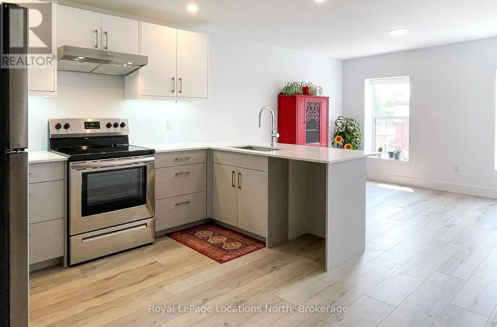 302 - 10 TROWBRIDGE STREET E, #302
