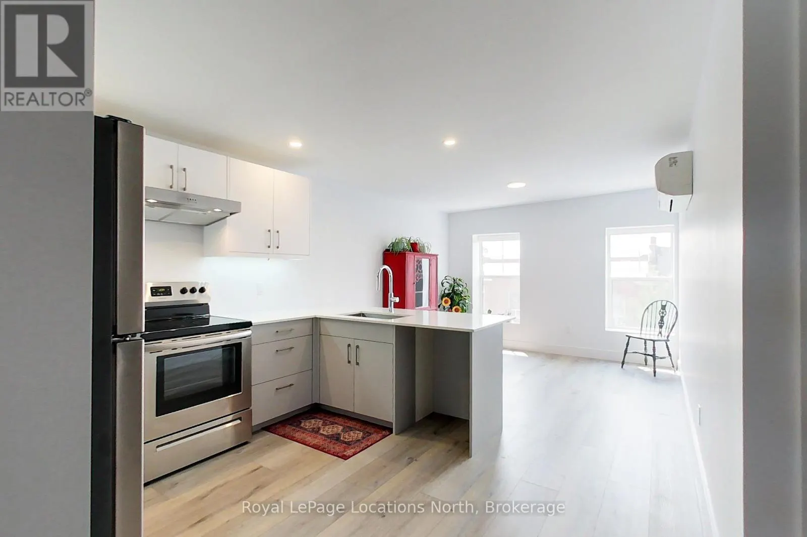 302 - 10 TROWBRIDGE STREET E, #302