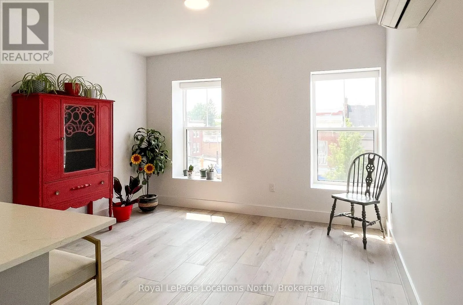 302 - 10 TROWBRIDGE STREET E, #302