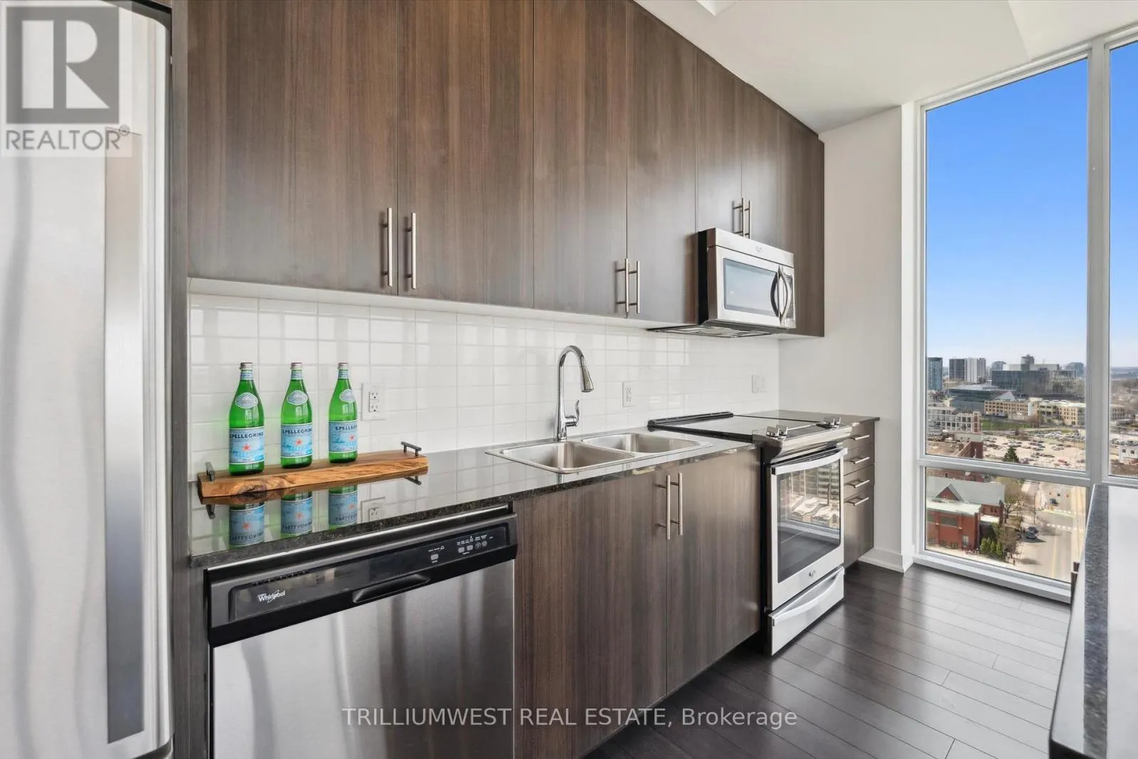 1702 - 85 DUKE STREET W