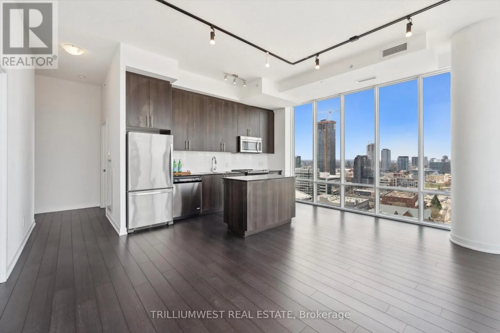 1702 - 85 DUKE STREET W