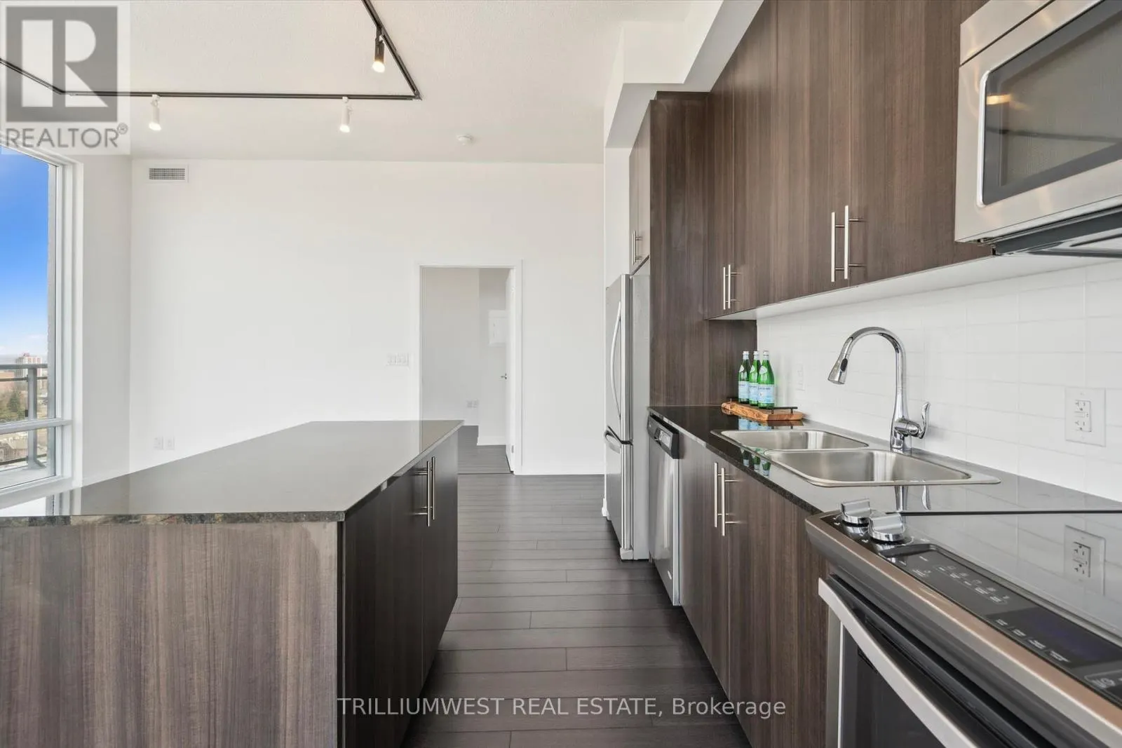 1702 - 85 DUKE STREET W