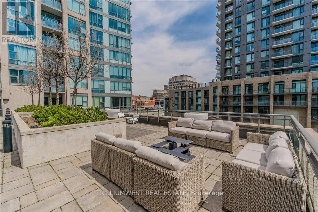 1702 - 85 DUKE STREET W