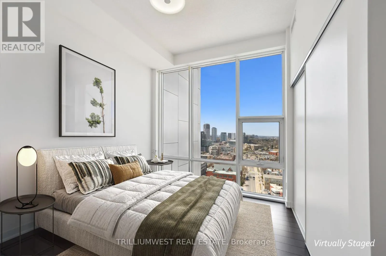 1702 - 85 DUKE STREET W