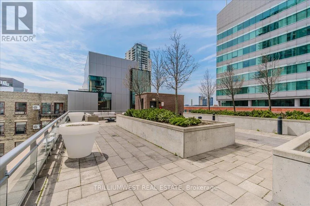 1702 - 85 DUKE STREET W
