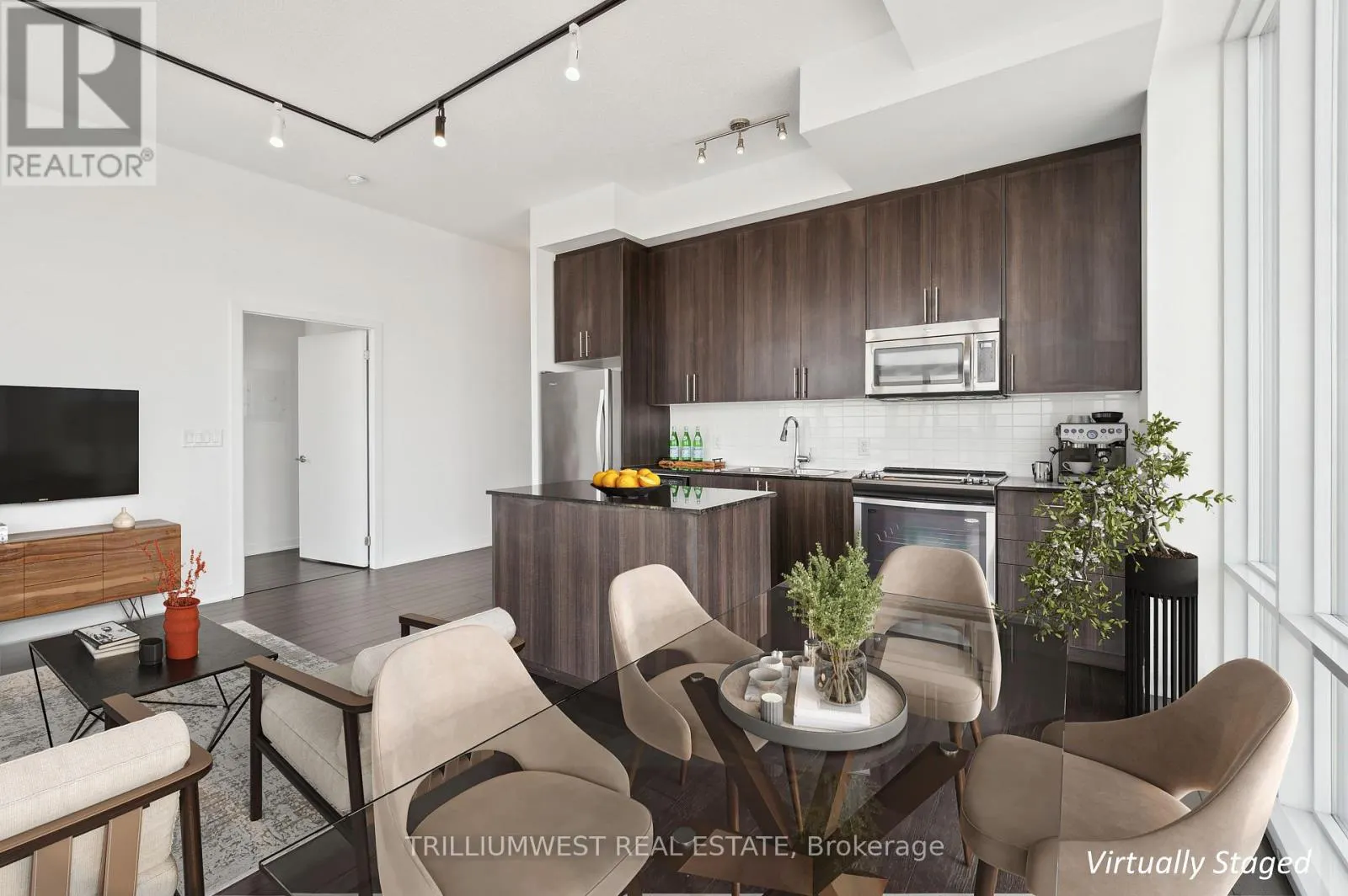 1702 - 85 DUKE STREET W