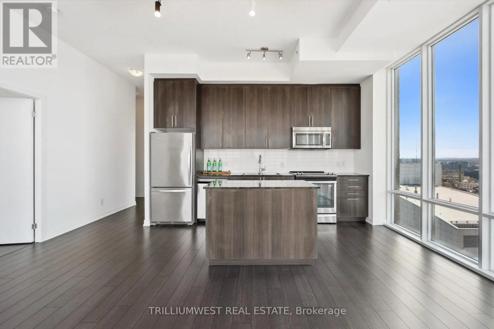 1702 - 85 DUKE STREET W