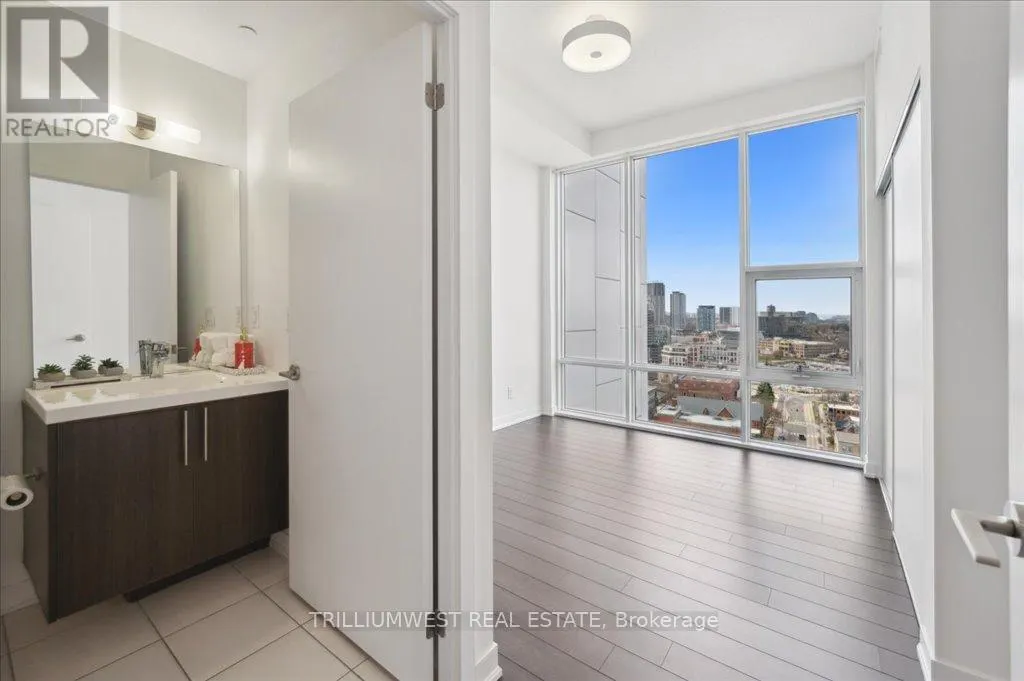 1702 - 85 DUKE STREET W