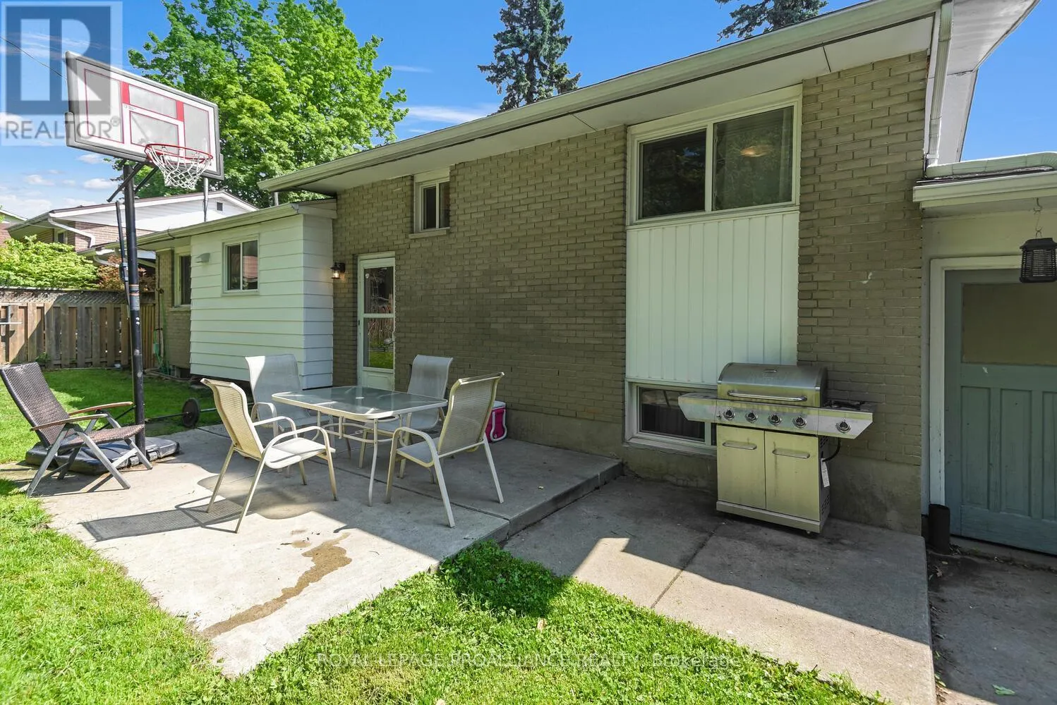 18 CONVAY CRESCENT