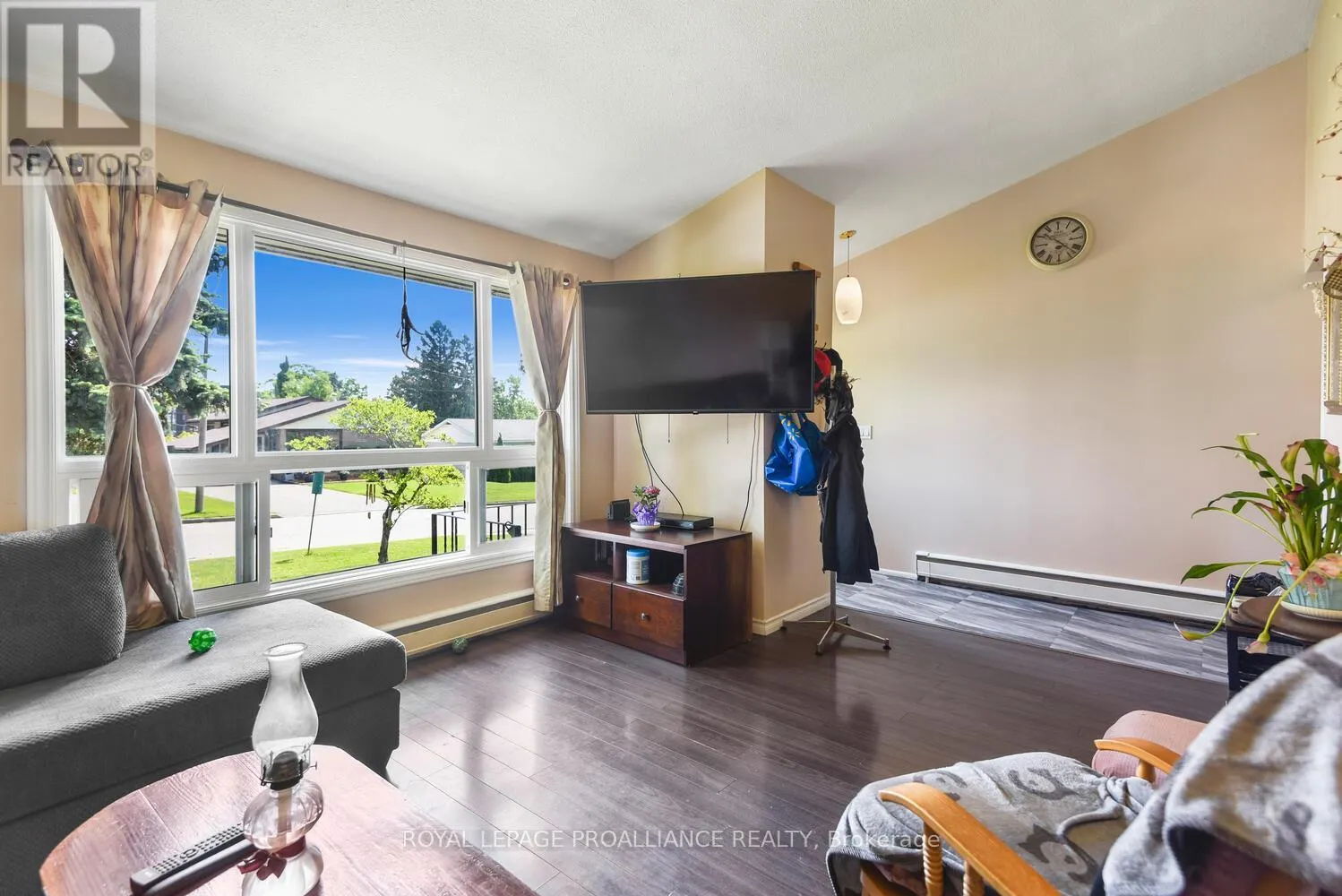 18 CONVAY CRESCENT