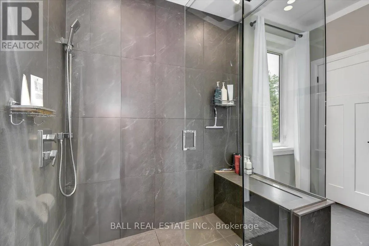 18 SIX FOOT BAY ROAD E