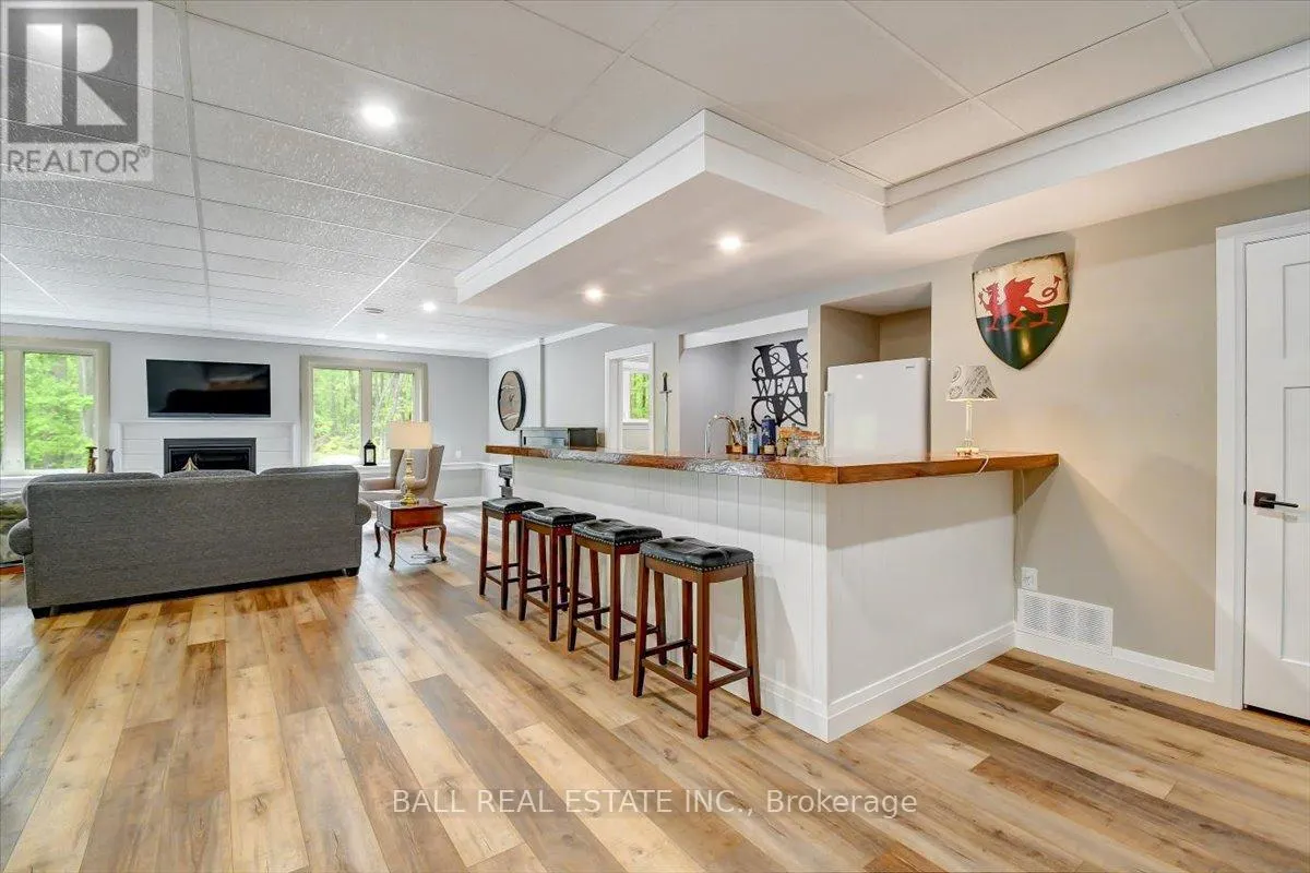 18 SIX FOOT BAY ROAD E