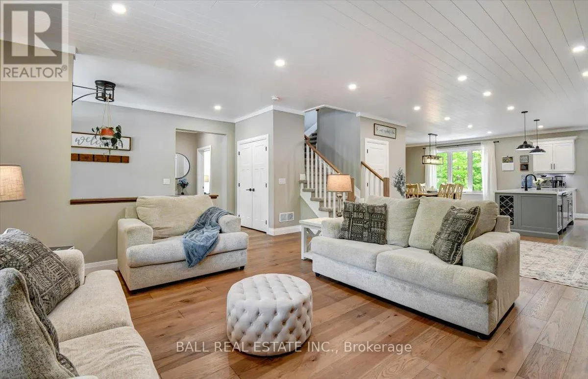 18 SIX FOOT BAY ROAD E