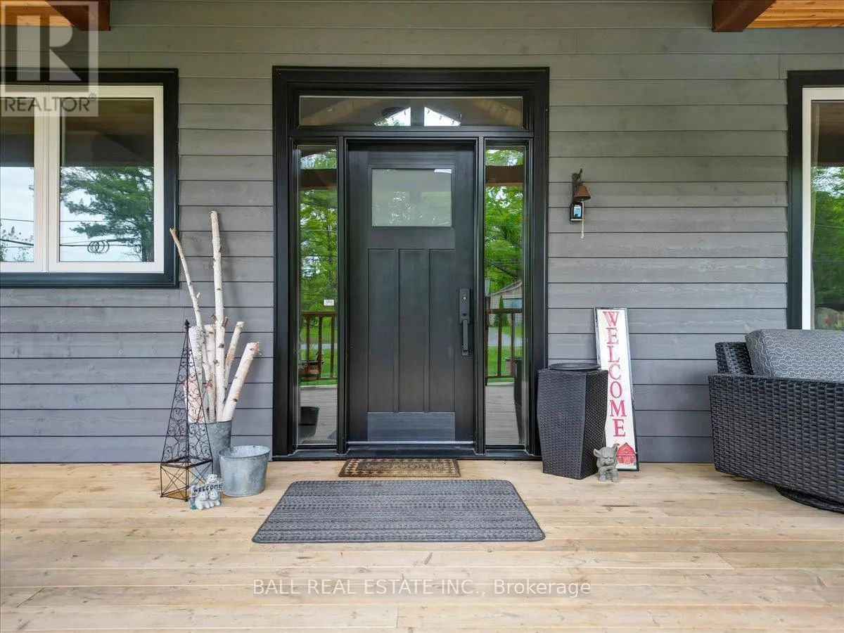 18 SIX FOOT BAY ROAD E