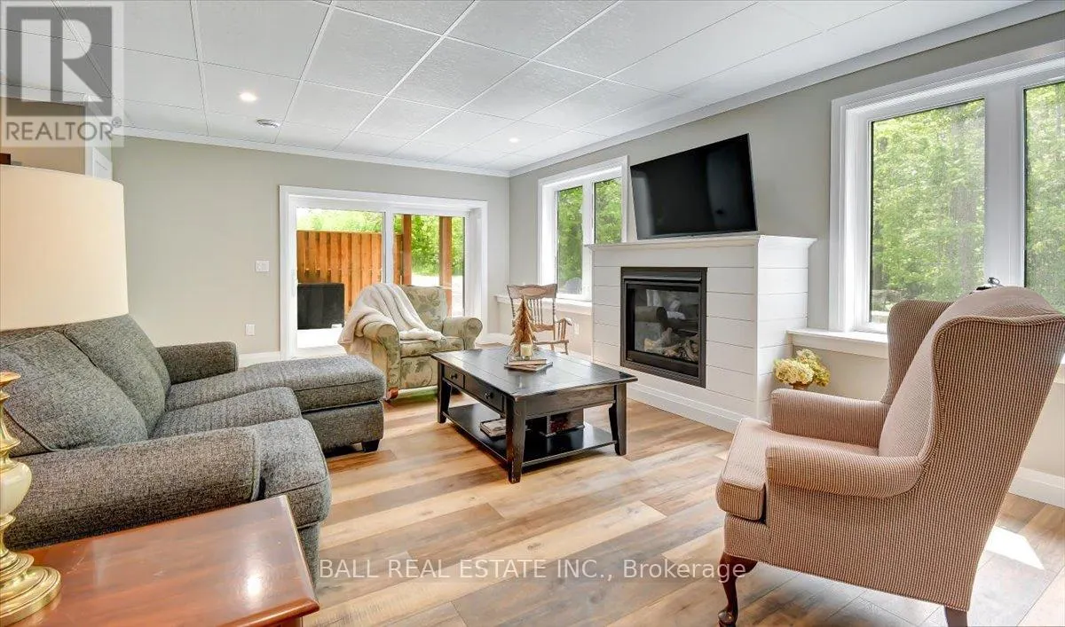 18 SIX FOOT BAY ROAD E